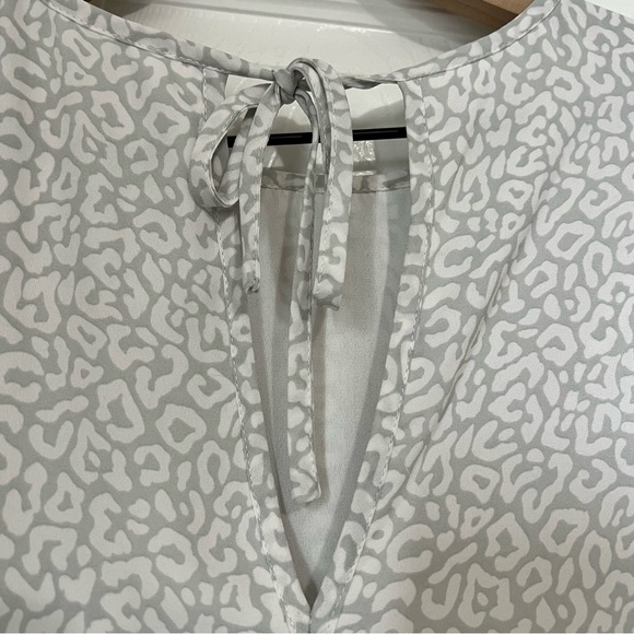 Harper Wren Animal Print White and Gray Patterned Dress - Picture 6 of 7